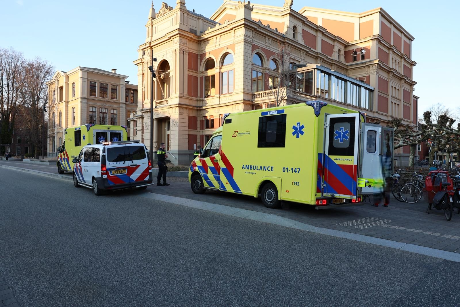 Ernstig verkeersongeluk bij Stadsschouwburg, traumahelikopter landt op Grote Markt