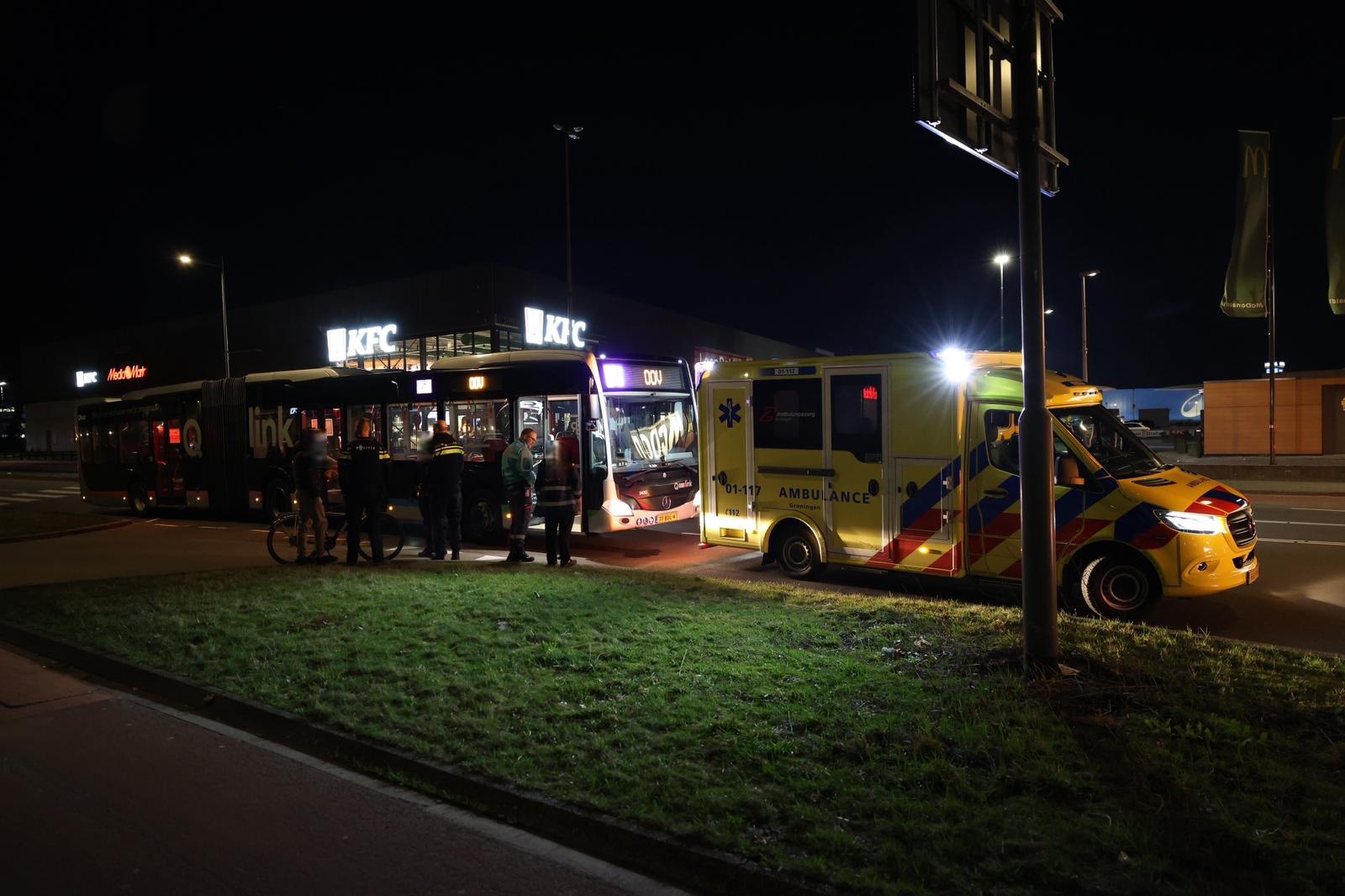 Passagier gewond na noodstop van lijnbus op Sontweg; automobilist rijdt door