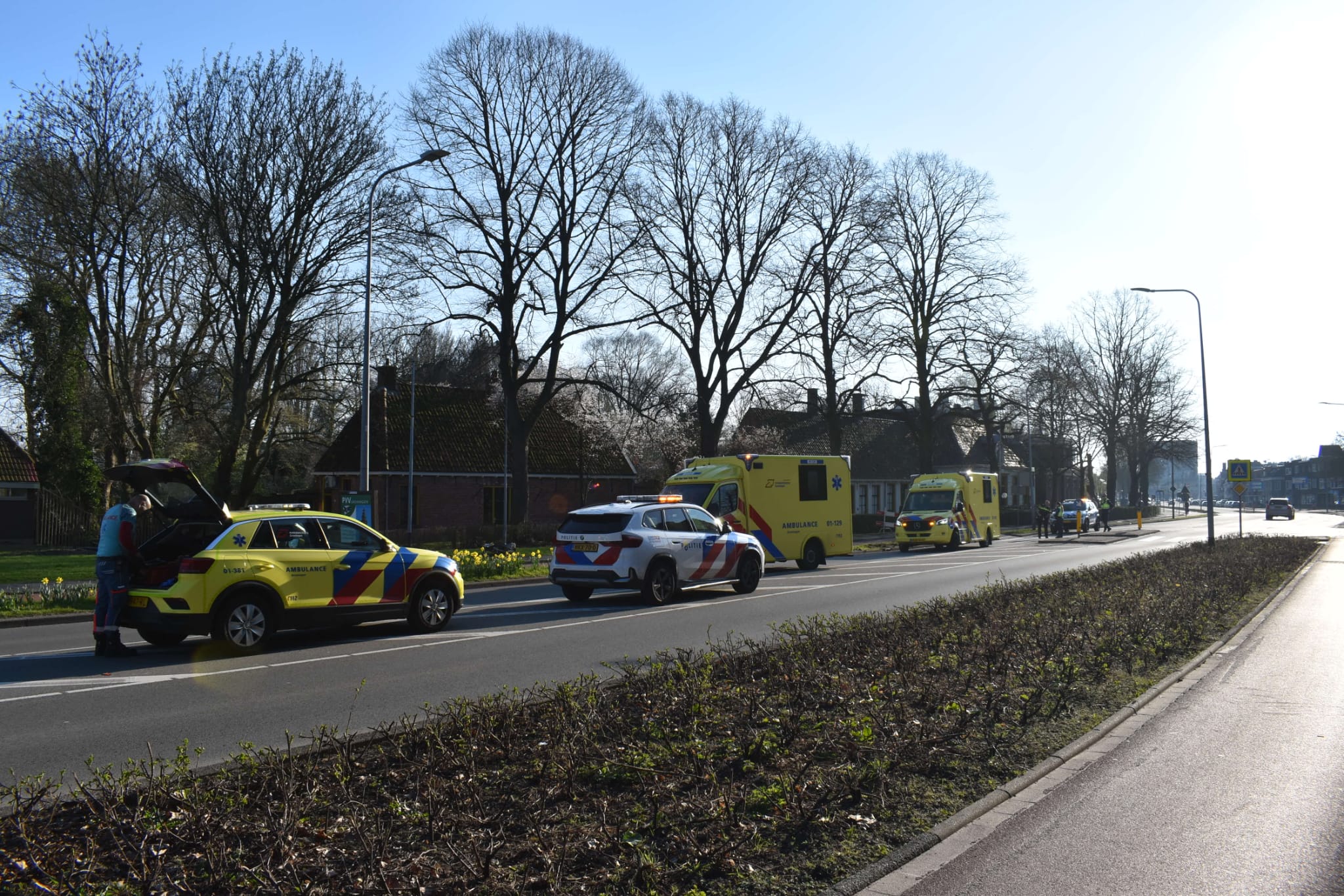 Fietser geschept door motorrijder op Damsterdiep