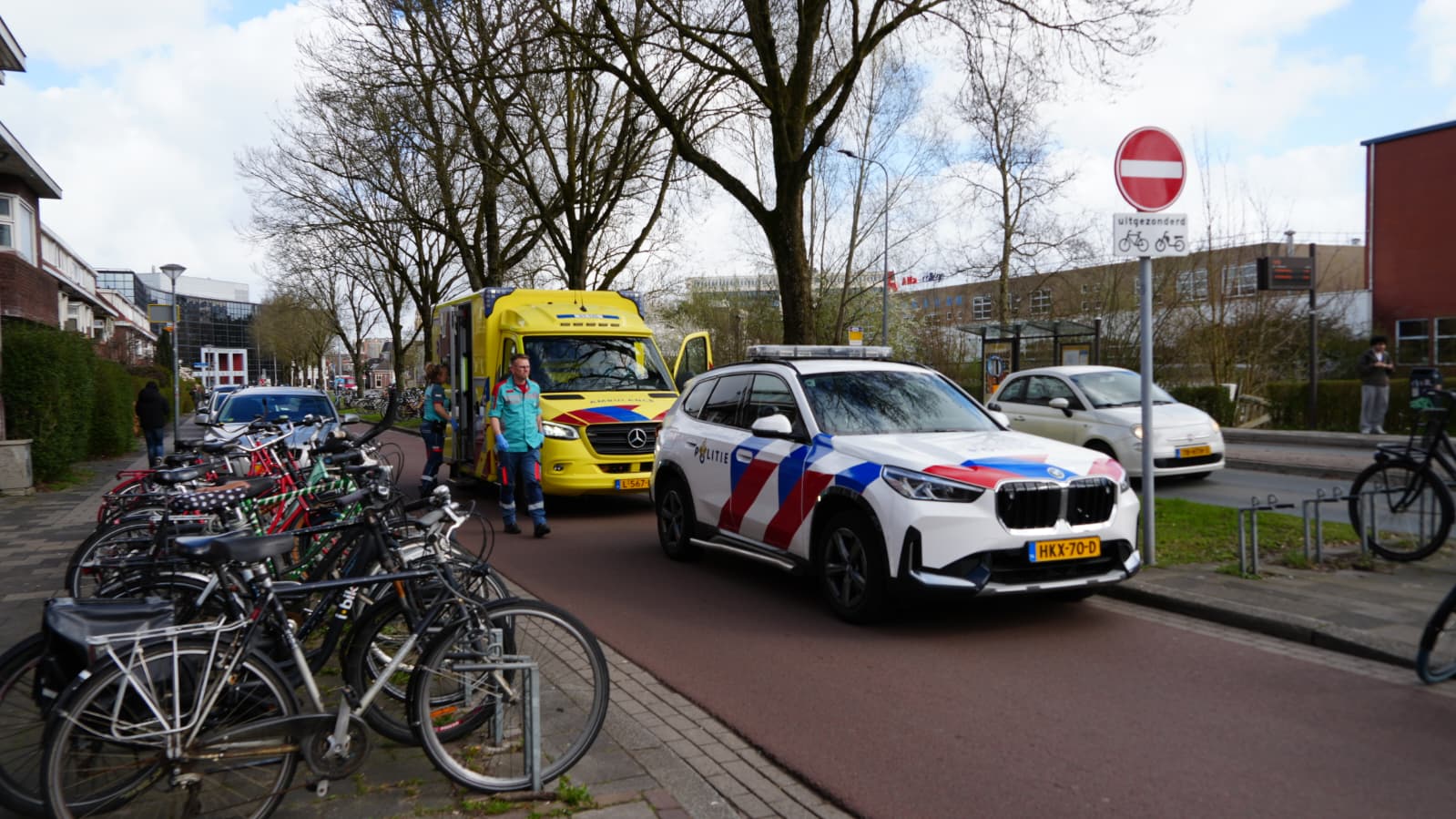 Fietser naar ziekenhuis na botsing op Hoendiep