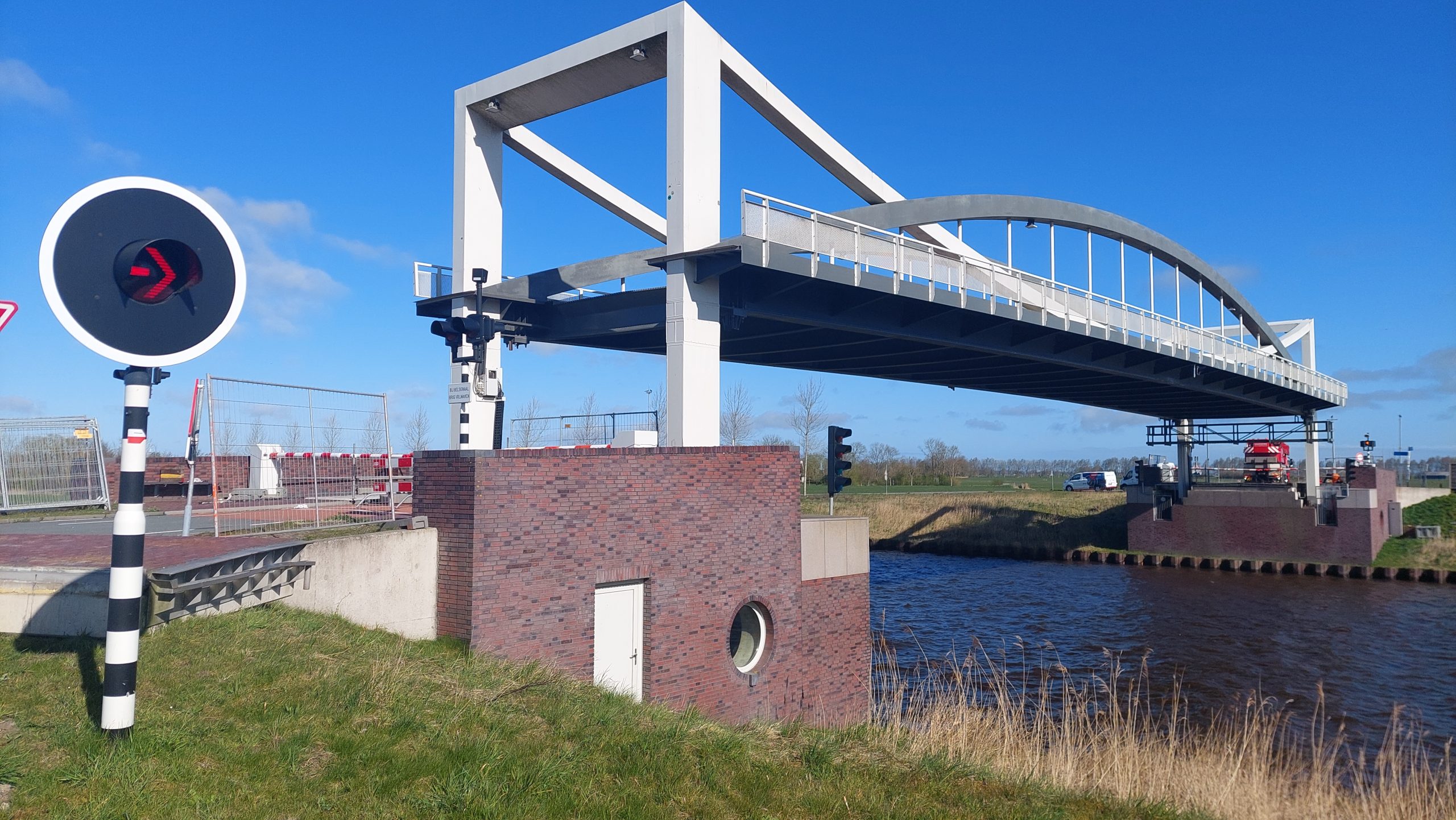 Rijkswaterstaat verwacht dat storing brug Dorkwerd woensdag opgelost kan worden
