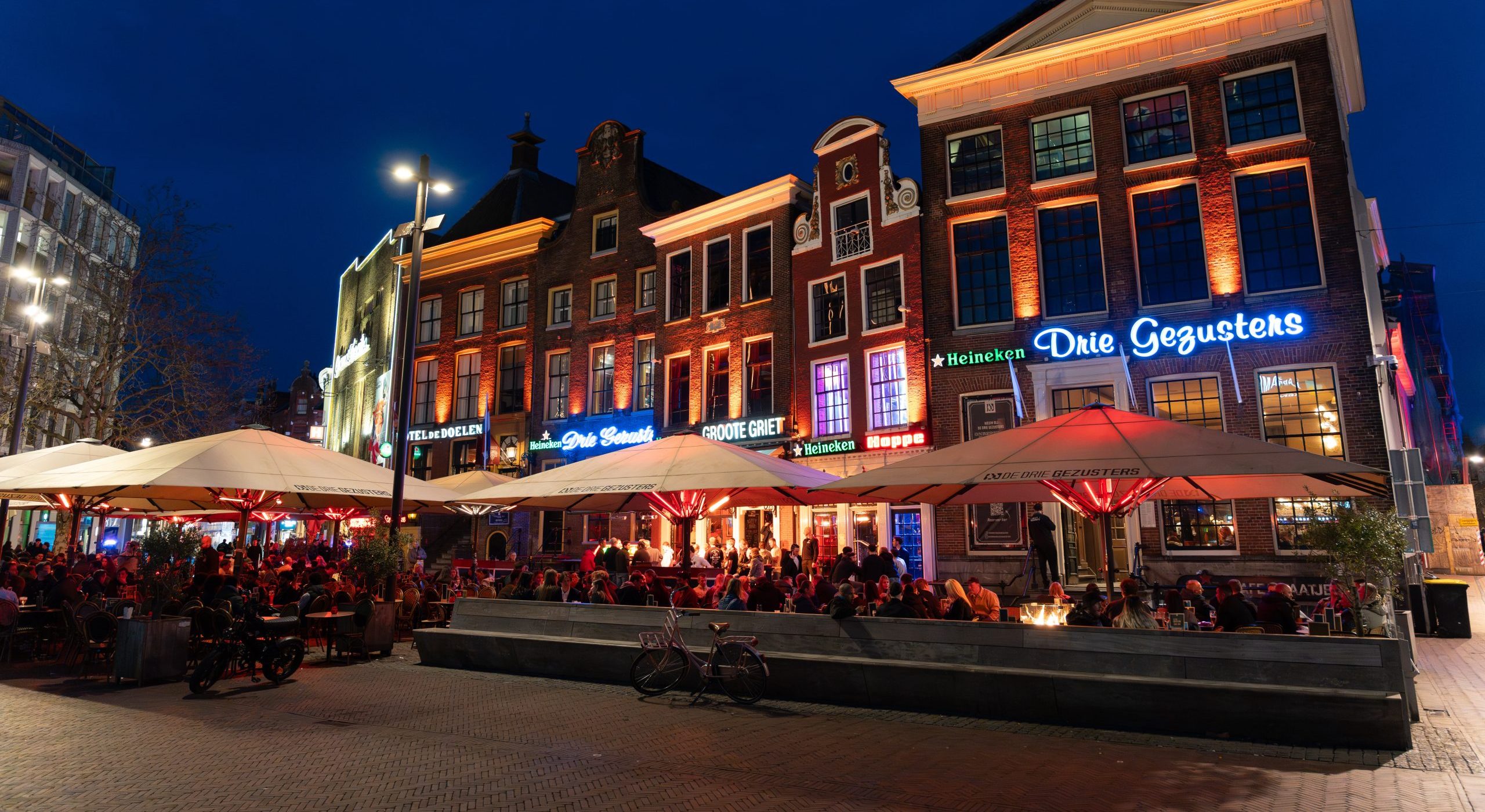 Terrassen in Stad maandag- en dinsdagavond weer langer open vanwege warm weer