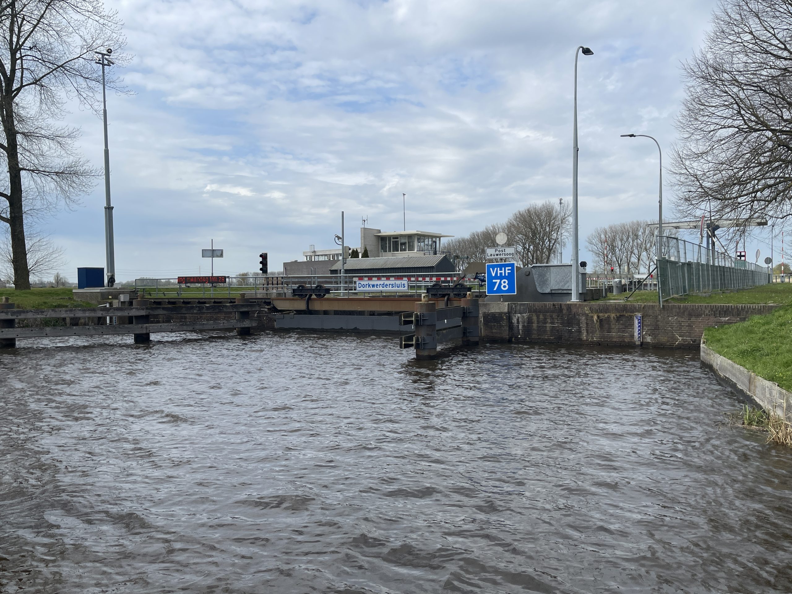 Dorkwerdersluis beperkt open vanwege werkzaamheden