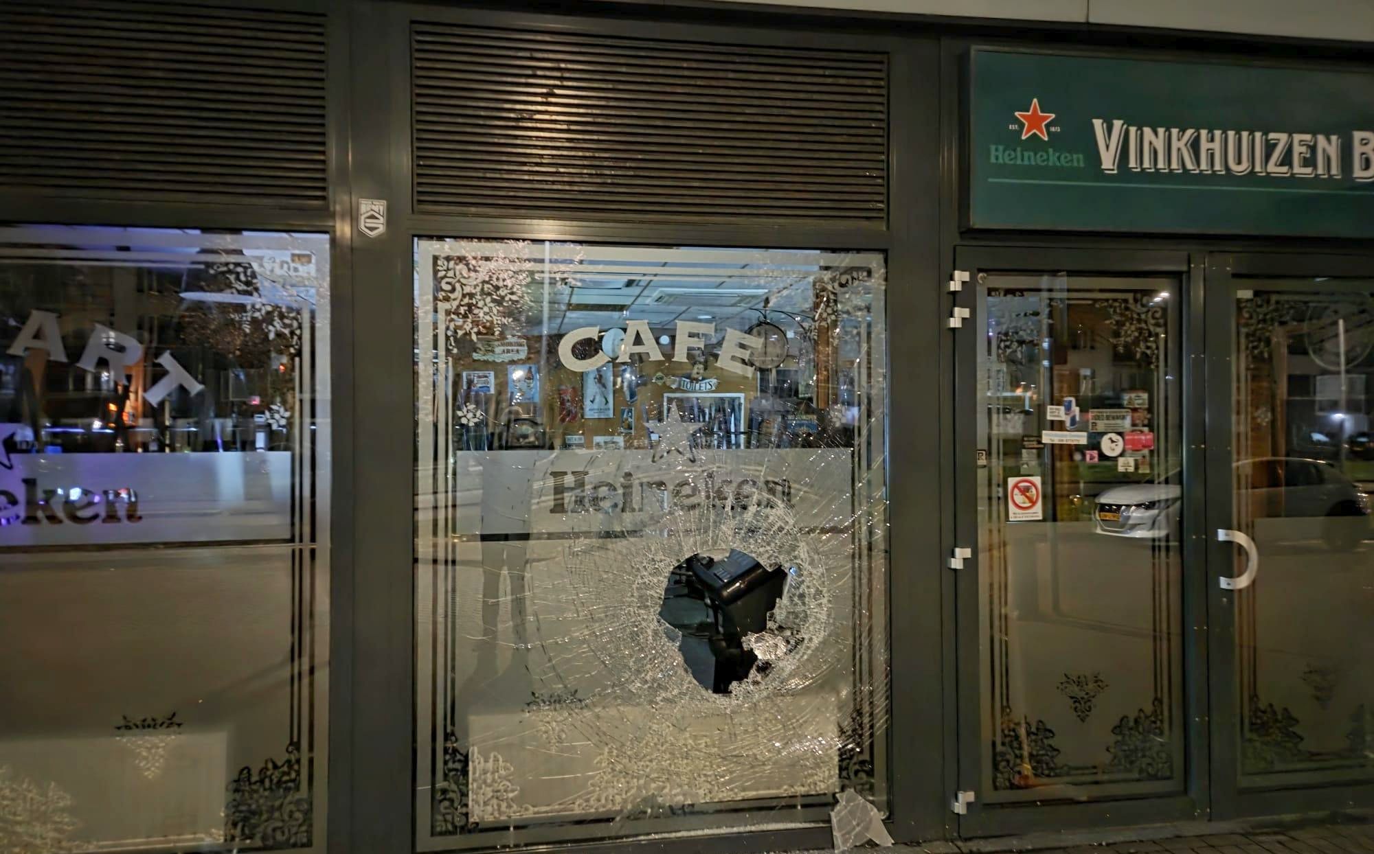Opnieuw inbraak in café in Stad: raam ingeslagen bij Vinkhuizen Bar