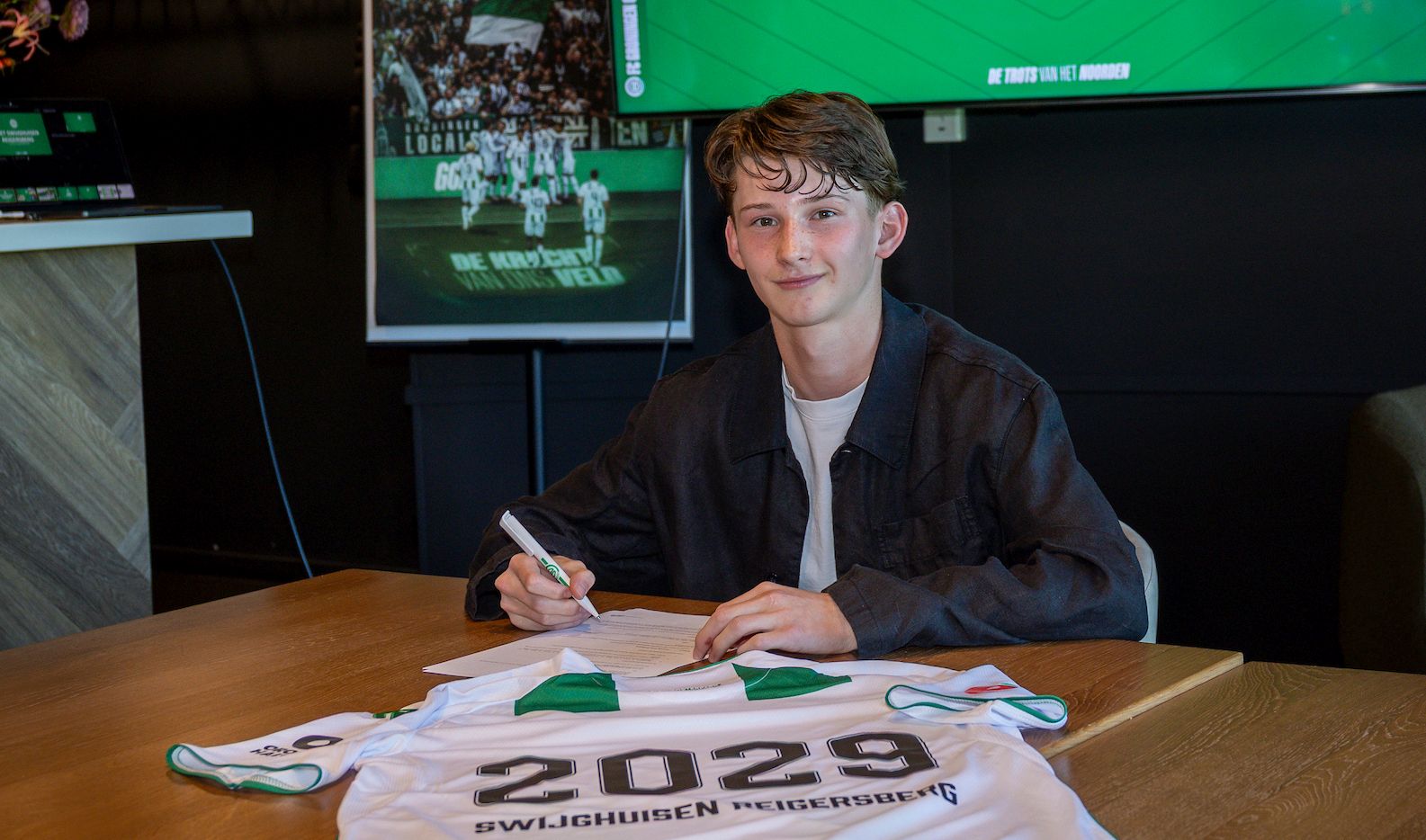 Jeugdspeler Swijghuisen Reigersberg verlengt contract bij FC Groningen met drie jaar