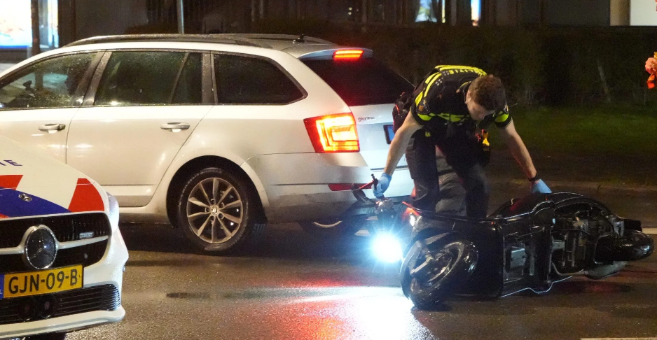 Scooterrijder gewond bij aanrijding in Vinkhuizen