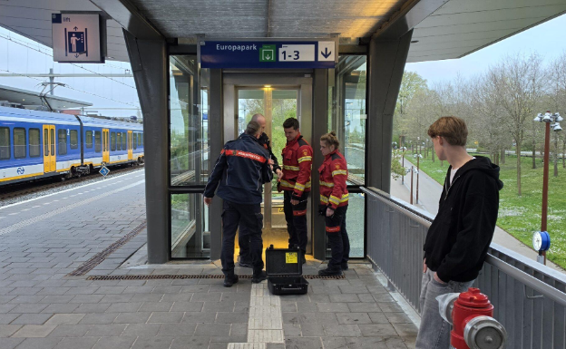 Brandweer bevrijdt jongeren uit lift Europapark