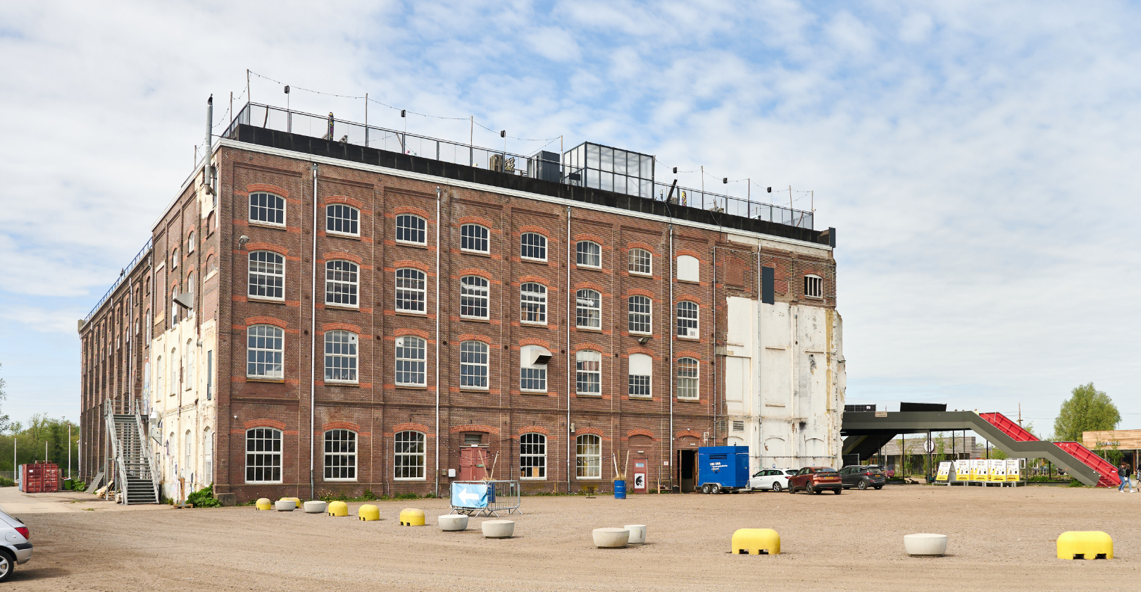 Grasnapolsky moet weer verhuizen vanwege steenmarters, vogels en vleermuizen: festival niet in EMG &