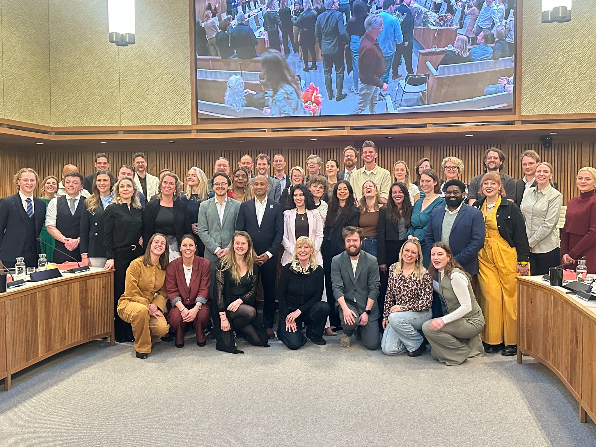 Nieuwe gemeenteraad geïnstalleerd; Ineke van Gent kan aan de slag met zoektocht naar ‘stabiele en ka