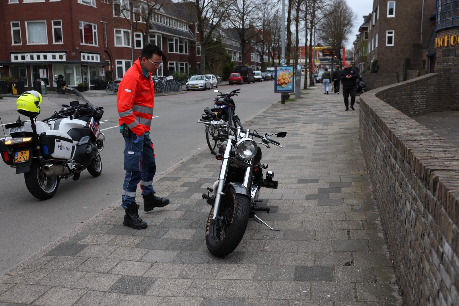 Motorrijder gewond bij verkeersongeluk Parkweg