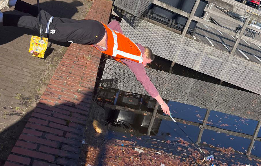 Geen paaseieren maar zwerfafval rapen voor schone stad én jongeren in Ethiopië