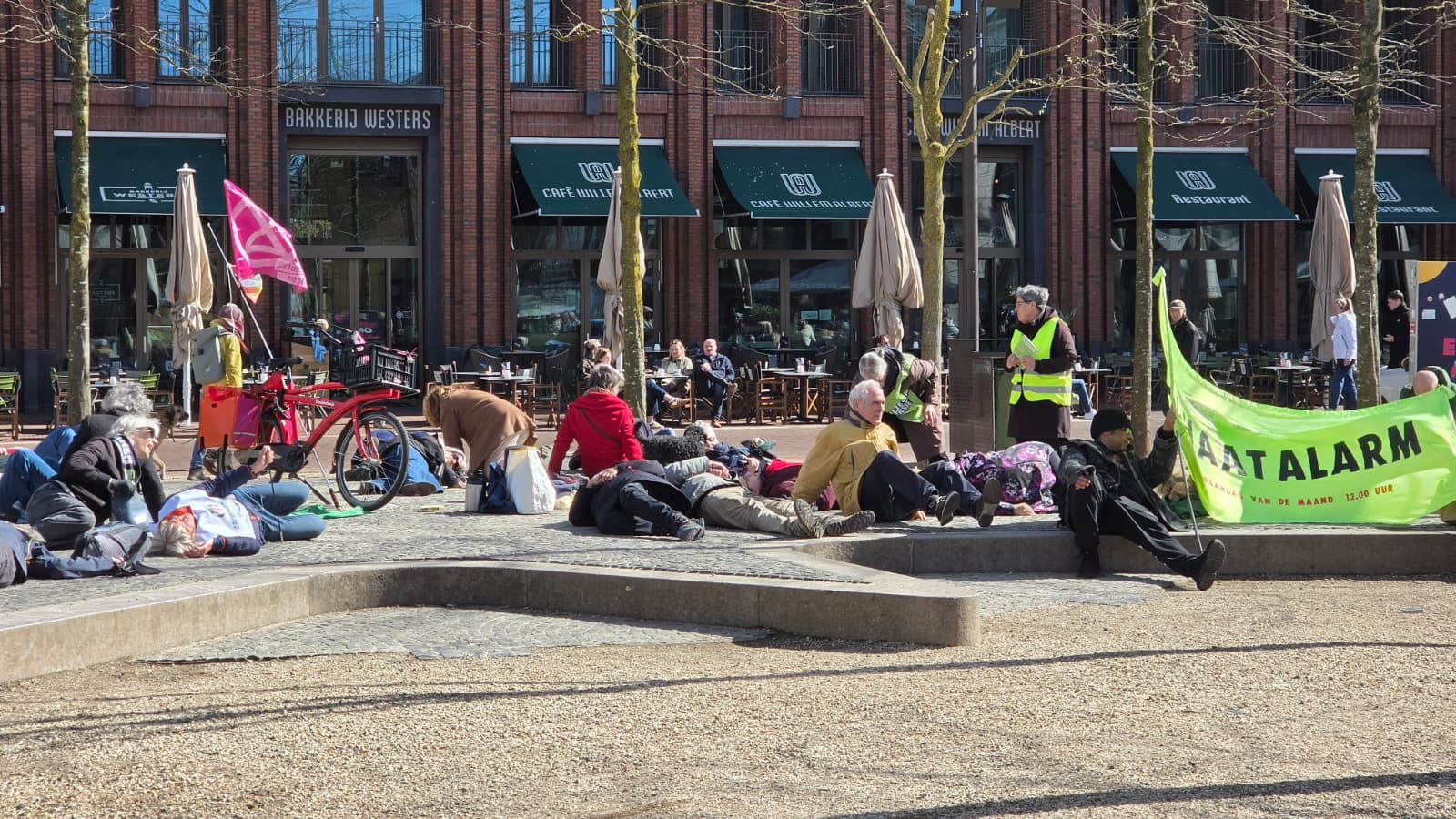 Extintion Rebellion moet deze paasmaandag zelf aftellen bij ‘dood’ neervallen op Grote Markt