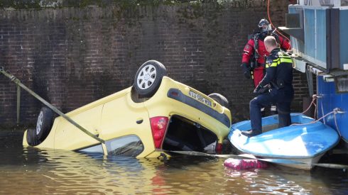 Auto te water Turfsingel