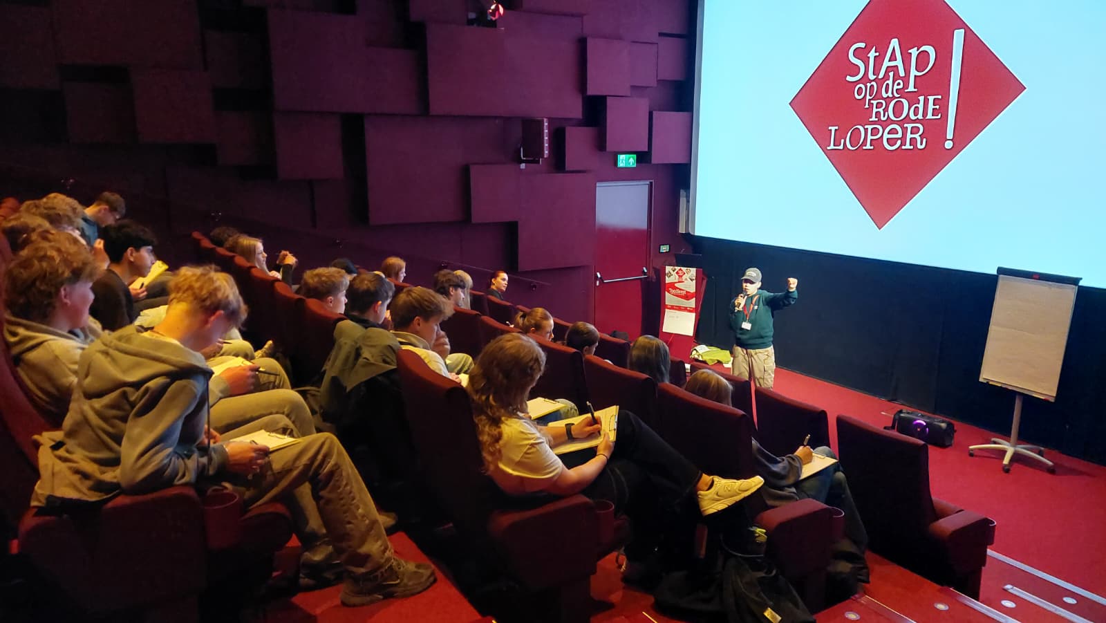 Taalkunstenaars en cultuurinstellingen in Stad proberen vmbo’ers enthousiast te maken over lezen, ta