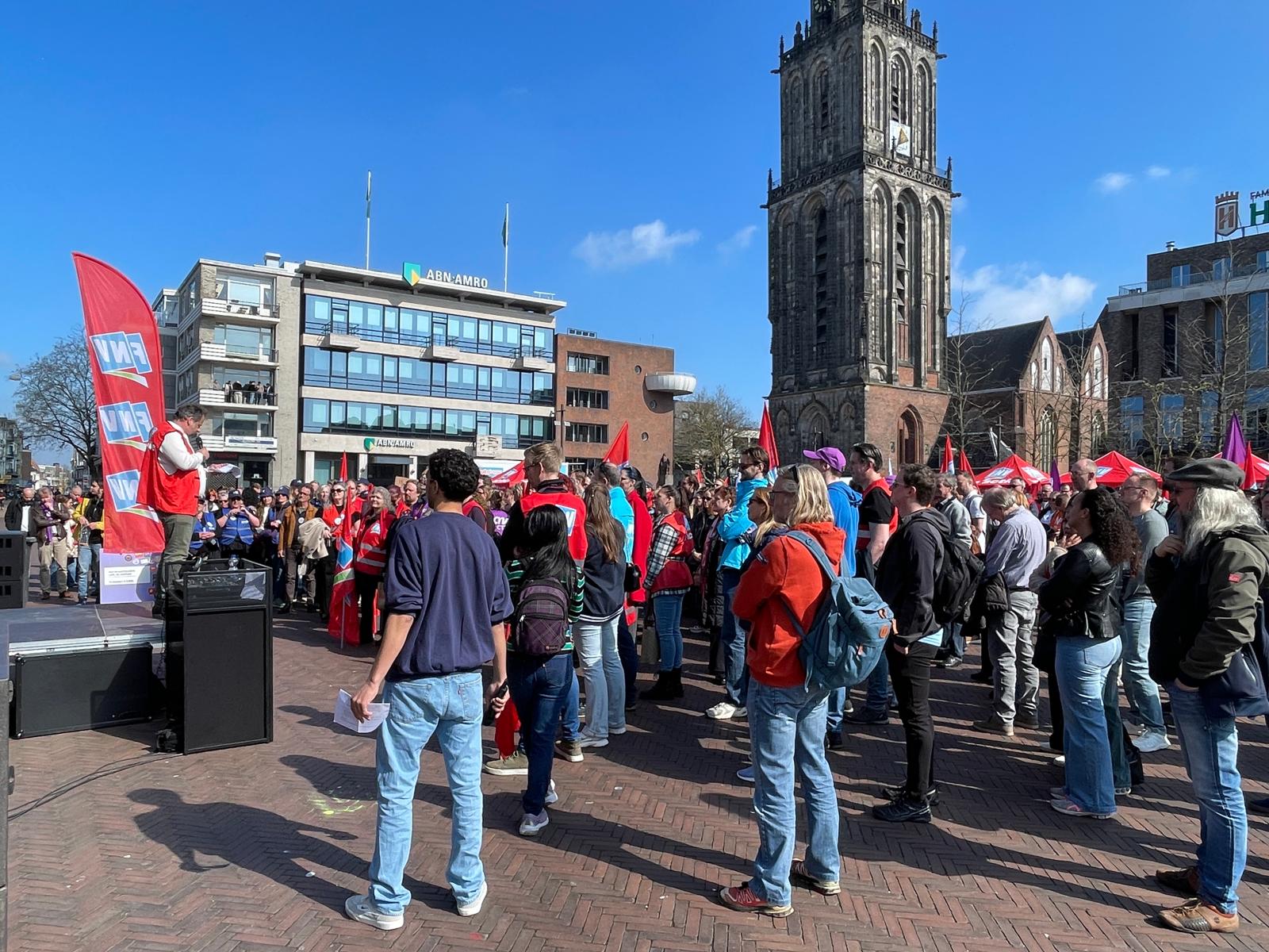 Voorlopig geen nieuwe stakingen bij DUO: cao-overleg rijksambtenaren hervat