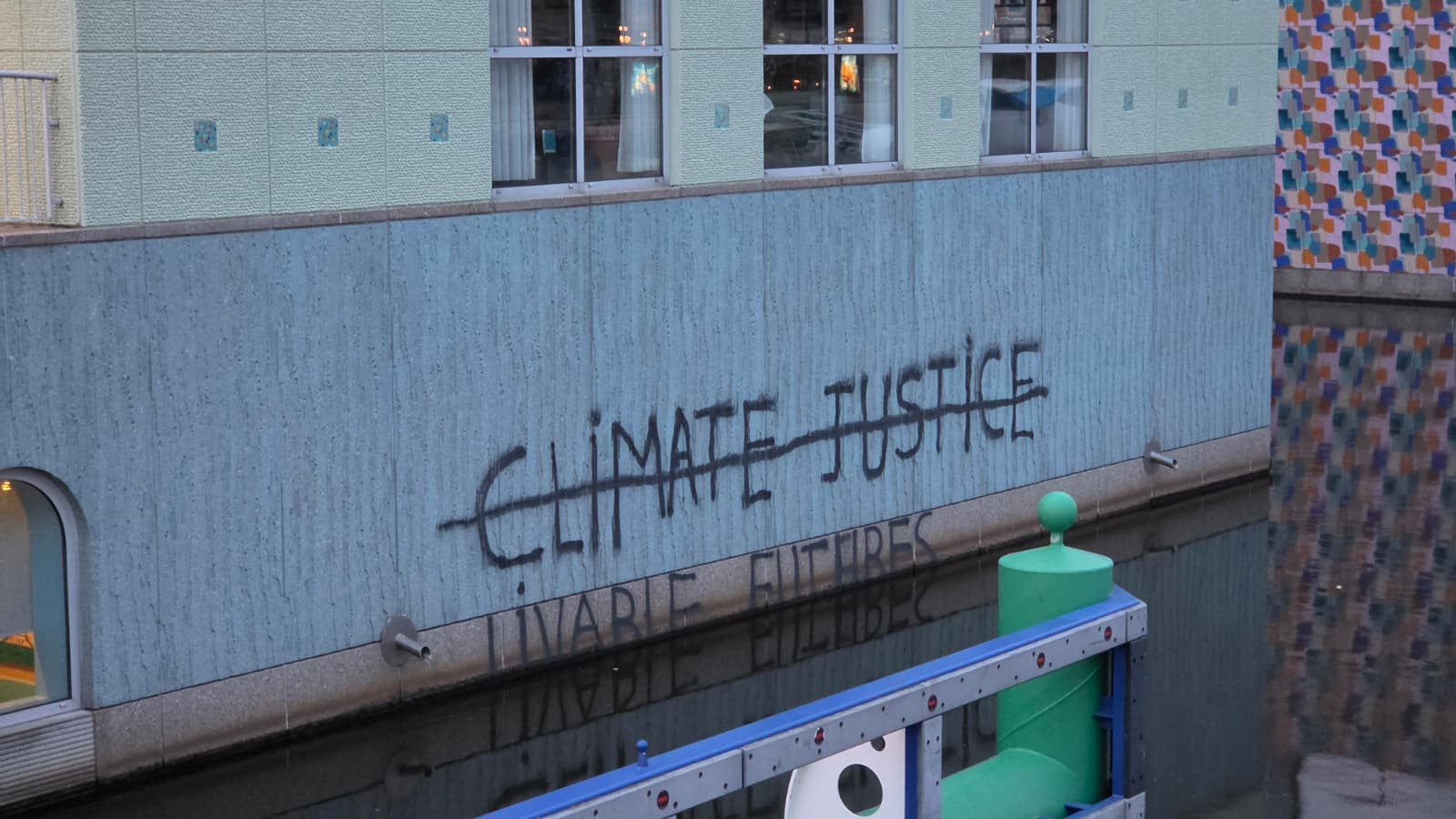 Actiegroep bekladt Groninger Museum; museum doet aangifte