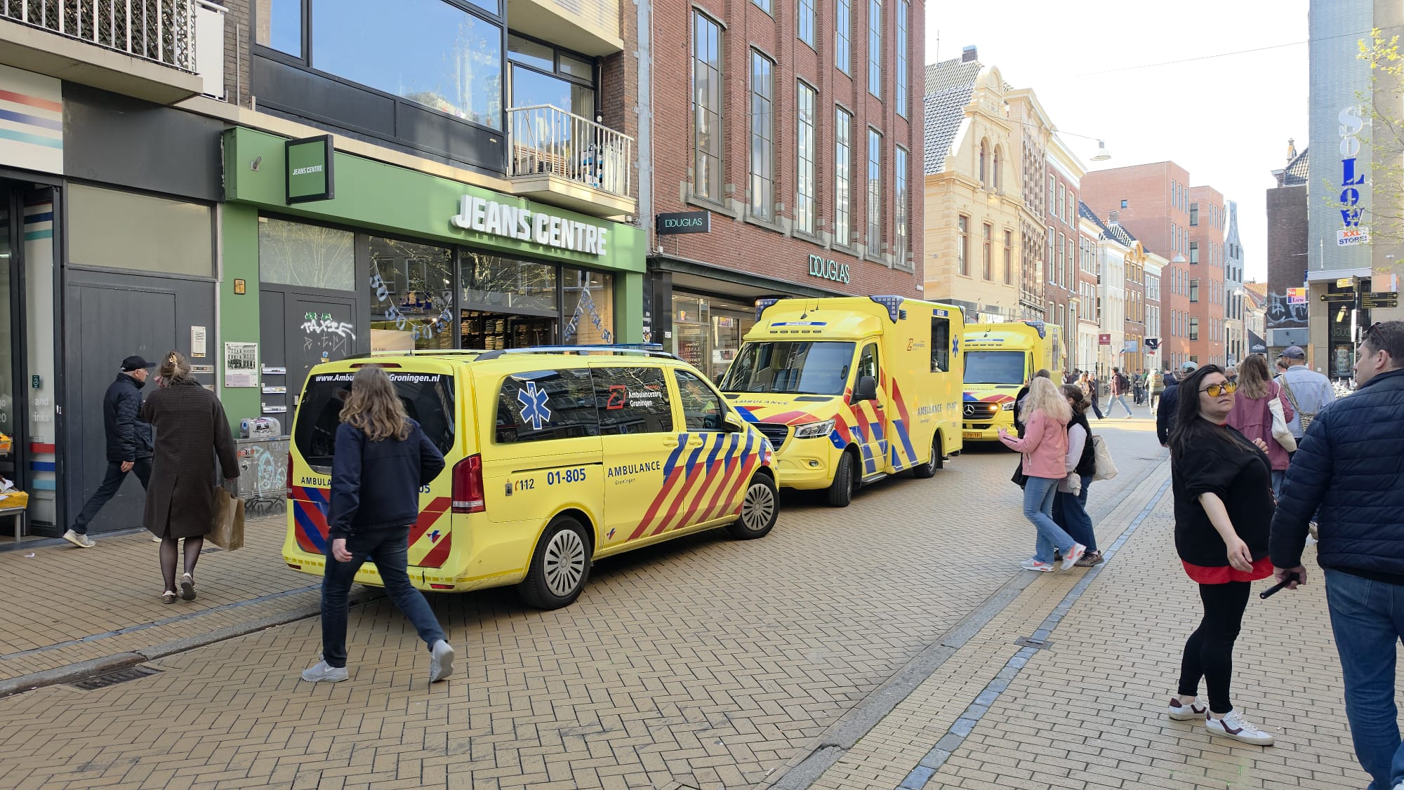 Beveiligers gewond bij winkeldiefstal parfumerie binnenstad, twee personen aangehouden