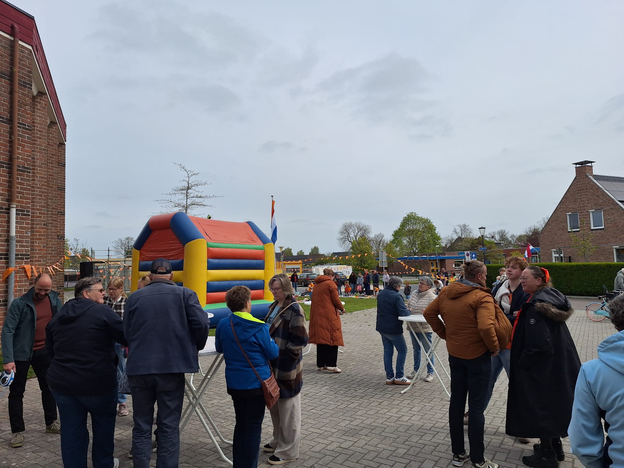 Ten Post omarmt Koningsdag en elkaar: “Dit smaakt naar meer”