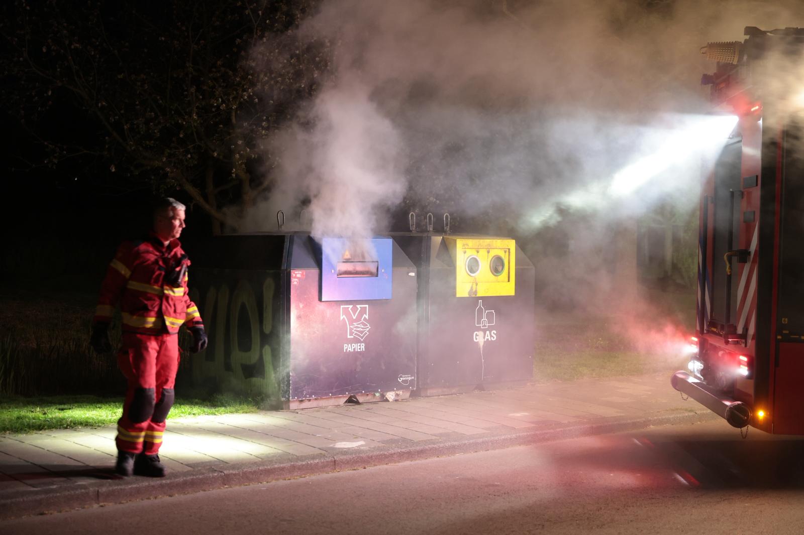 Forse rookontwikkeling bij brand in papiercontainer Hoornse Meer