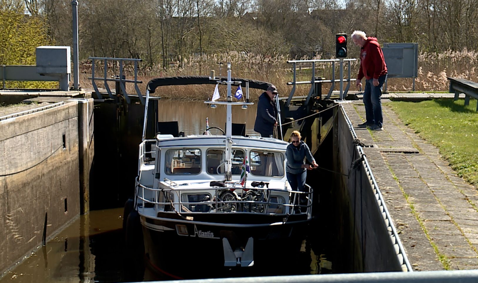 Na lang paasweekend wachten kan gestrand Duits stel door Slochtersluis, maar onduidelijkheid over ni