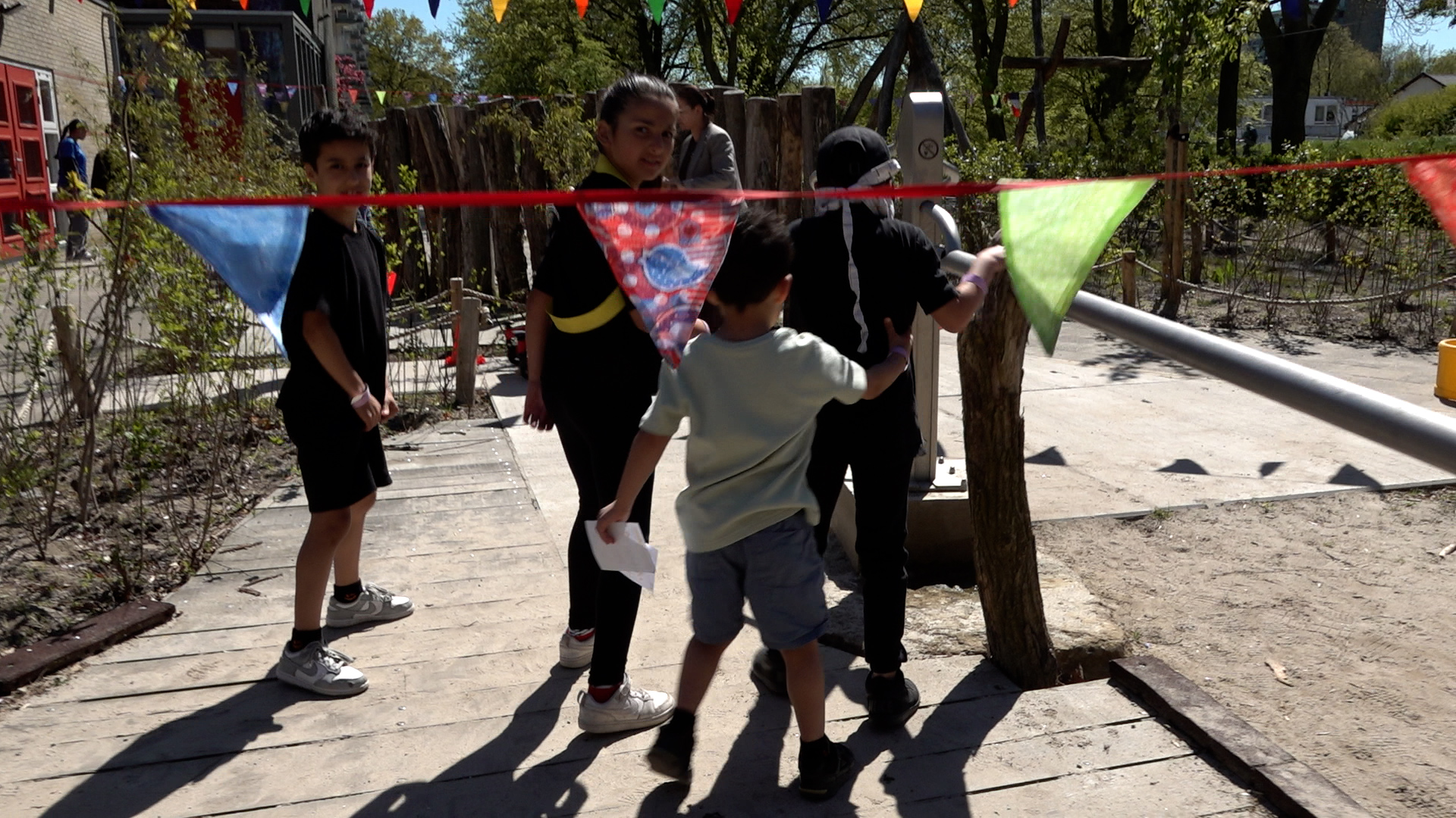 Drukte in speeltuin Paddepoel tijdens meivakantie