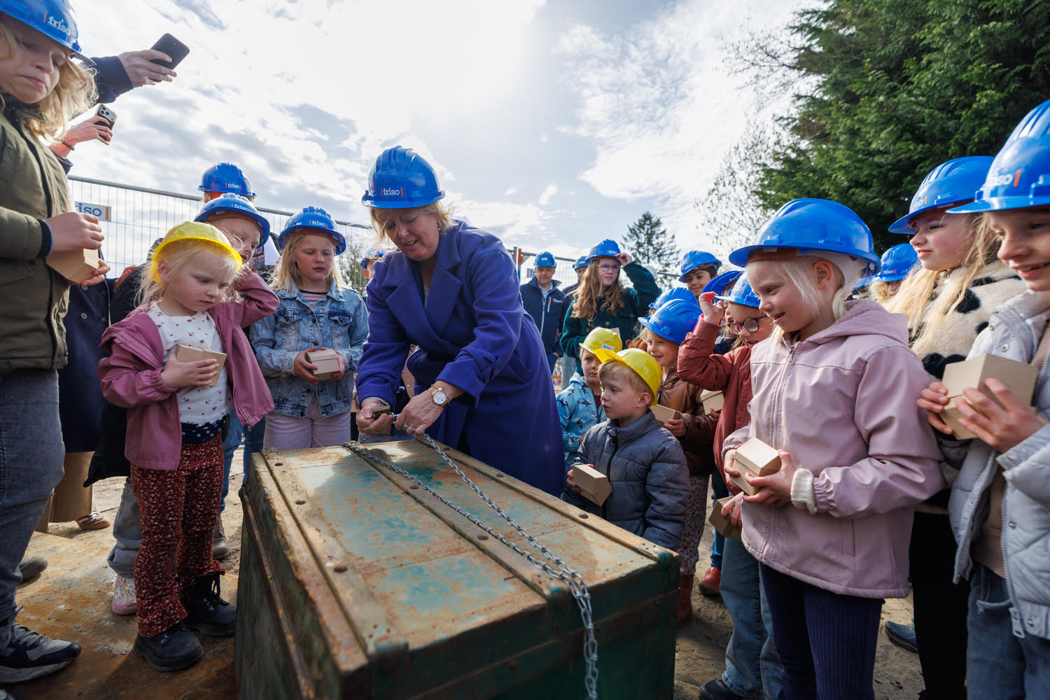 Bouw nieuwe school in Woltersum van start: “Er zat nog een uil in de boom die rust nodig had”