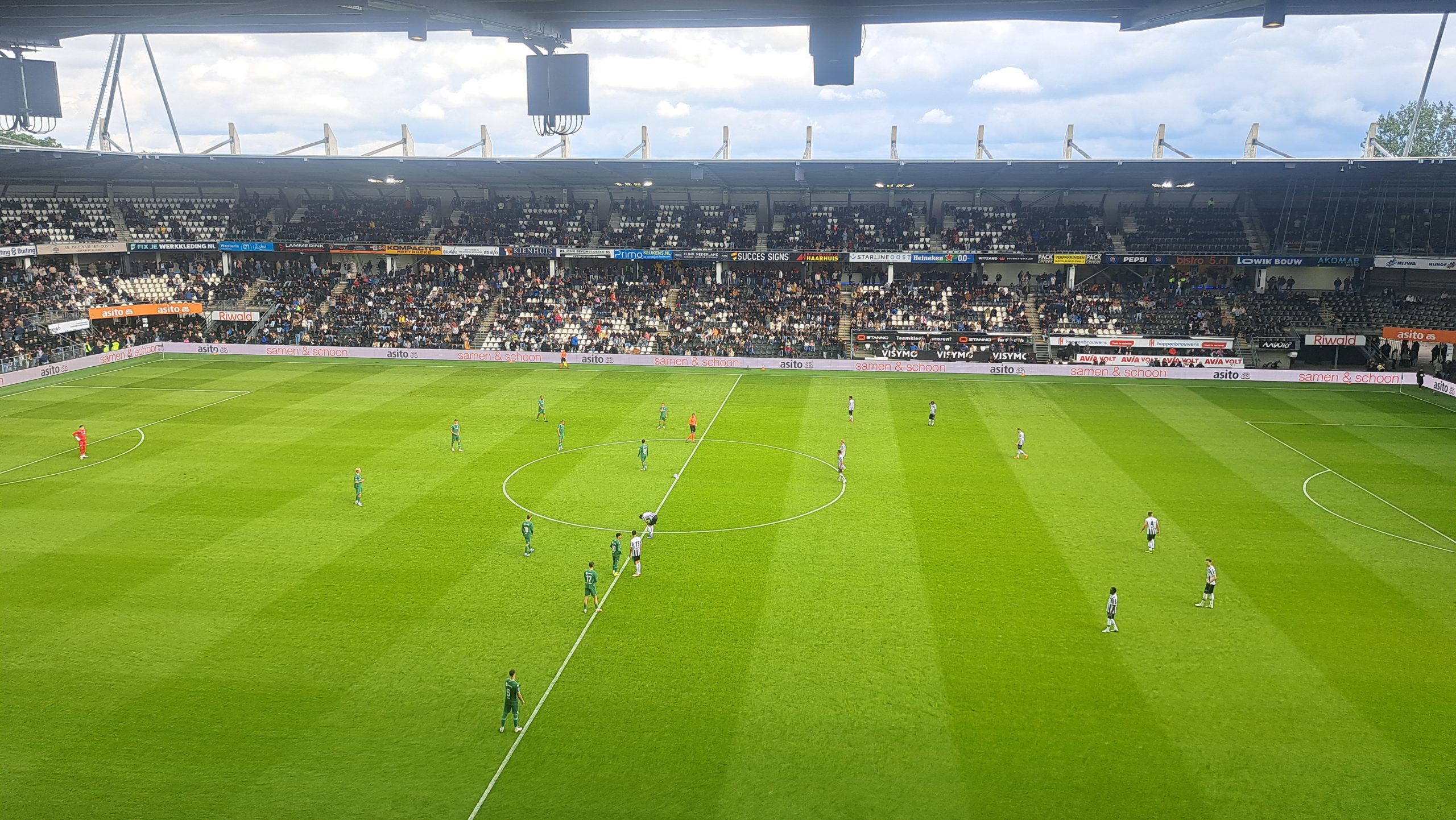 FC Groningen winst op slotdag van Heracles Almelo en speelt play-offs voor Europees voetbal
