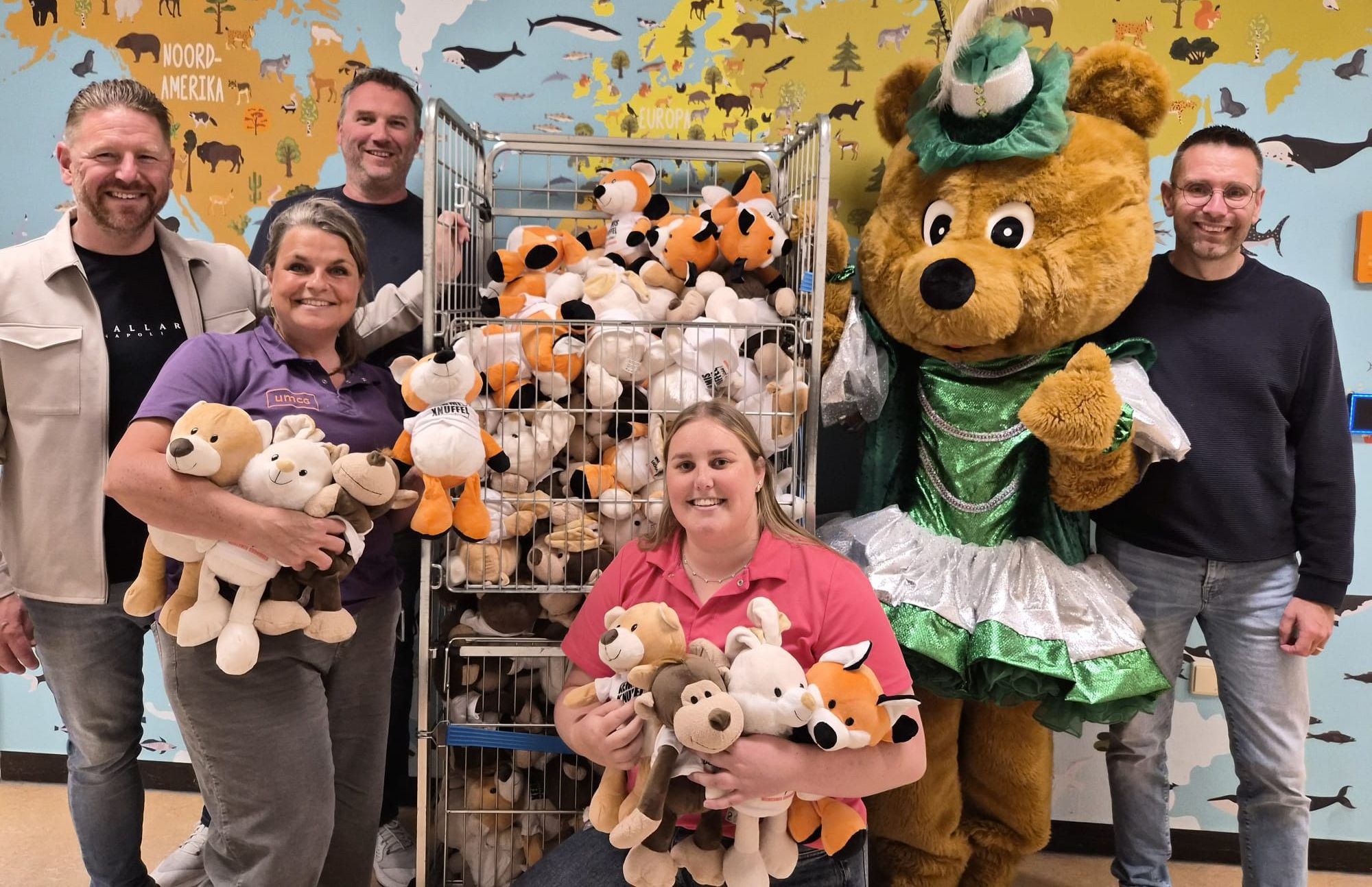 Knuffels van meikermis voor kinderen in UMCG: ‘Indrukwekkend, maar ontzettend waardevol’