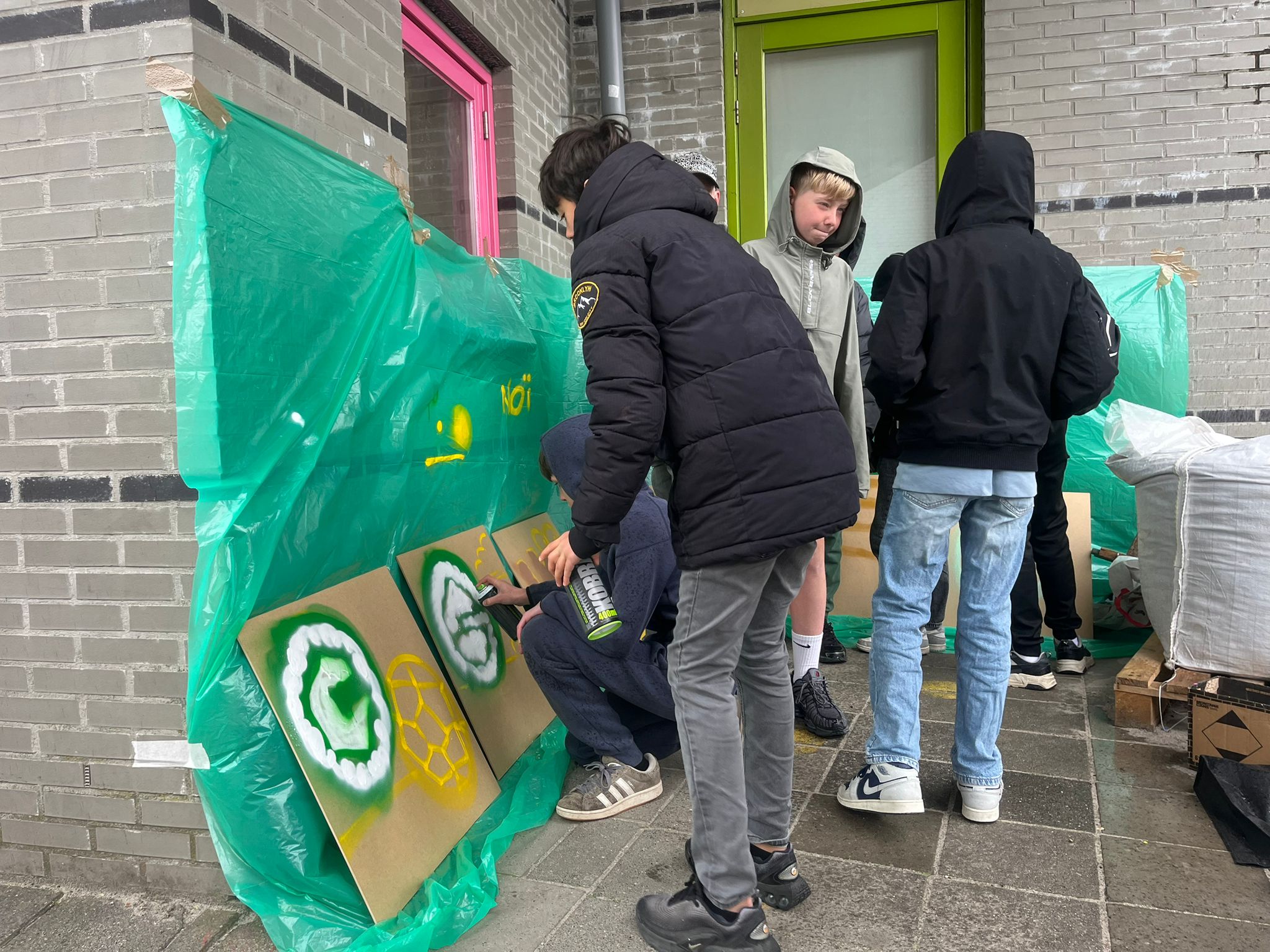 Beijum opgefleurd door graffiti van basisschoolleerlingen