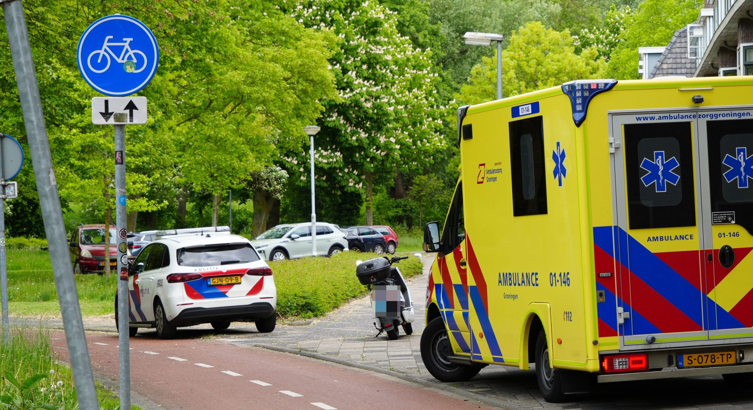 Fietser behandeld in ambulance na botsing met mede-wielrijder op Prinsesseweg