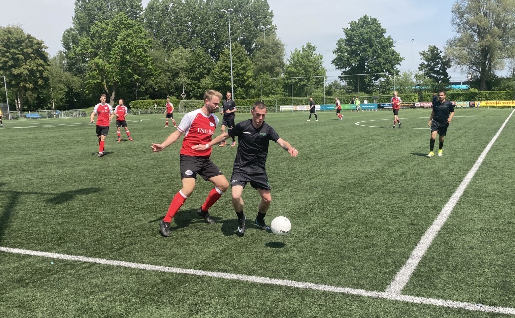 Amicitia VMC kampioen, Knickerbockers grijpt naast play offs