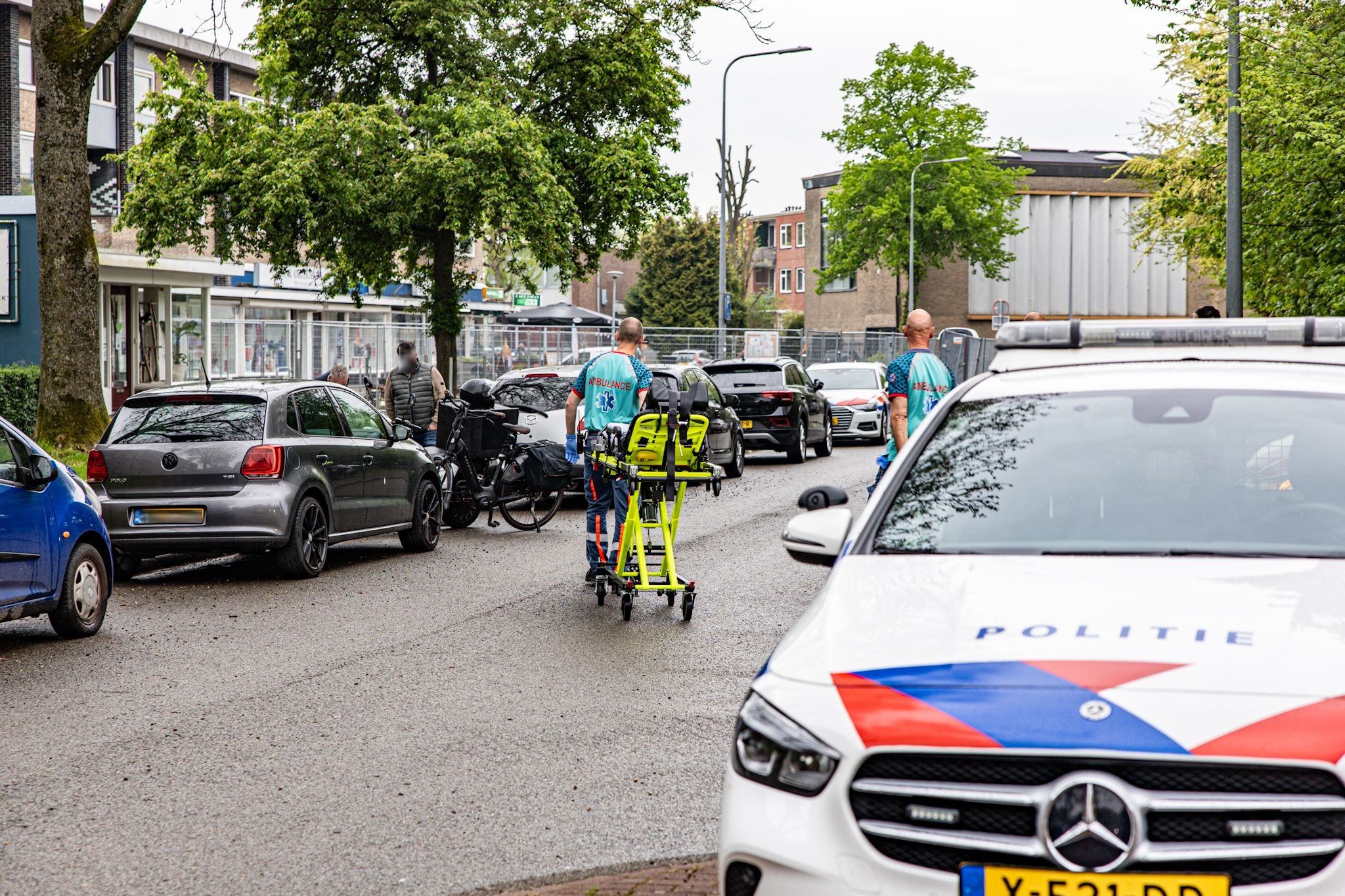 Bestuurder bezorgscooter onderuit in De Wijert