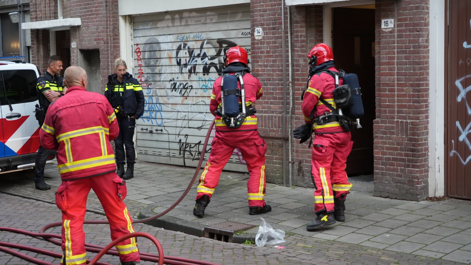 Kleine brand in woning aan Schoolholm, bewoner behandeld voor rookinhalatie