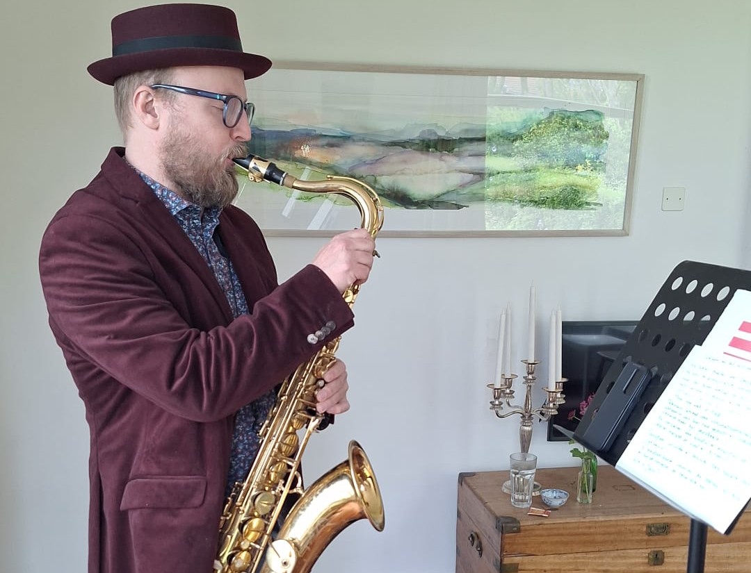 Muziek in huiskamers brengt inwoners Noorderhoogebrug samen: “Boven verwachting verlopen”