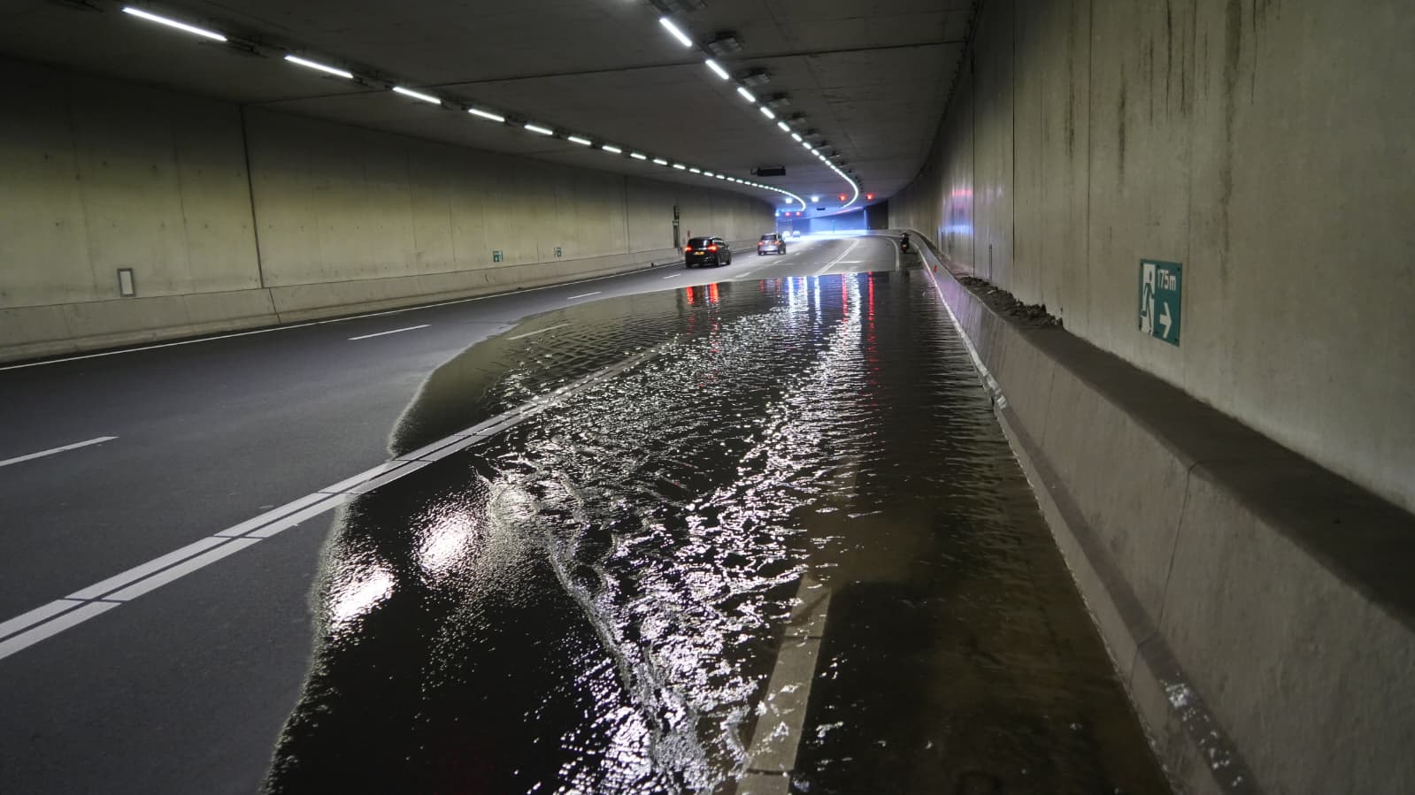 Wateroverlast in verdiepte ligging zuidelijke ringweg, weg tot 22.00 uur afgesloten