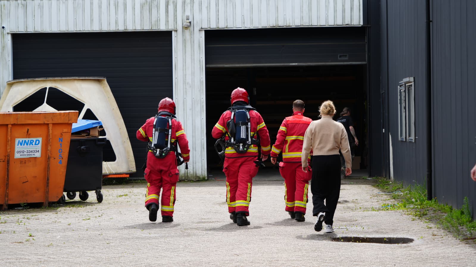 Brandweer rukt uit naar Duinkerkenstraat vanwege mogelijke brand in bedrijfspand