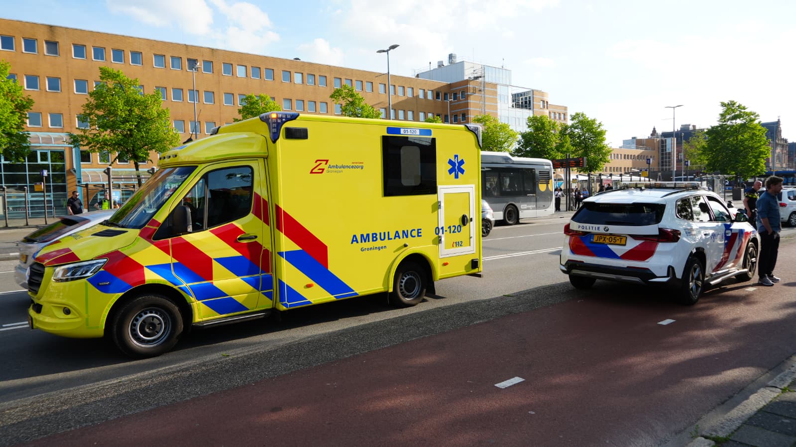 Benevelde drenkeling gered uit Verbindingskanaal bij Hoofdstation