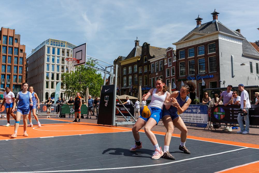 Eerste dag 3×3-toernooi op Grote Markt succesvol verlopen: “Spektakel en veel talent gezien” (foto’s