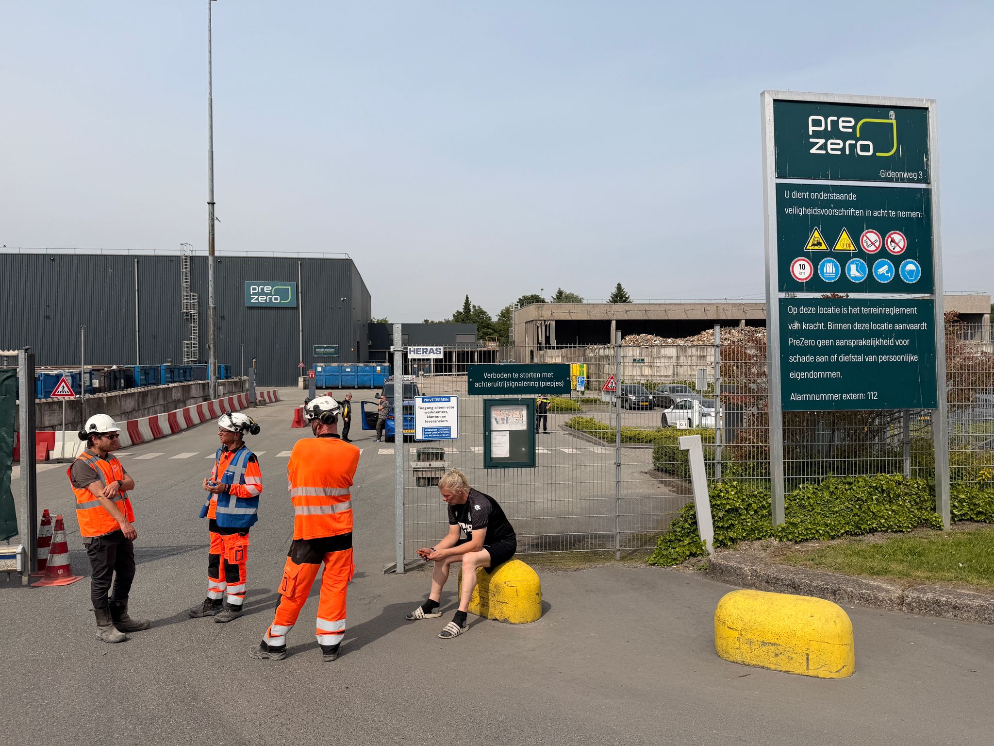 Afvalbedrijf aan Gideonweg ontruimd nadat mogelijk explosieven sorteermachine laten vastlopen