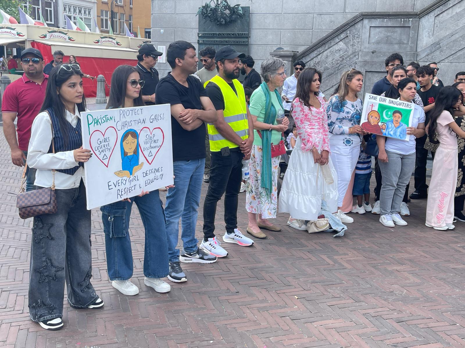Protest op Grote Markt tegen gedwongen bekeringen in Pakistan: “Save our daughters”