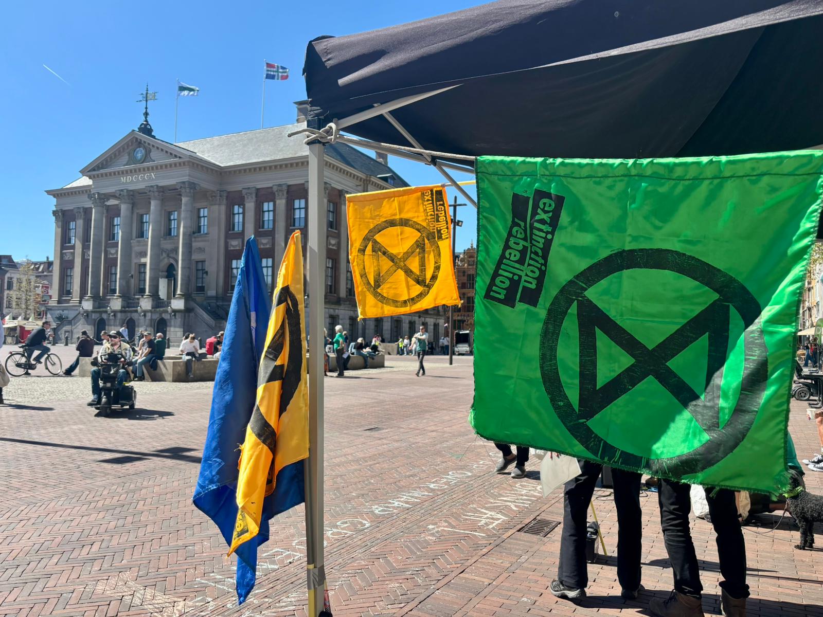 Extinction Rebellion voert actie bij ABN AMRO vanwege fossiele energie