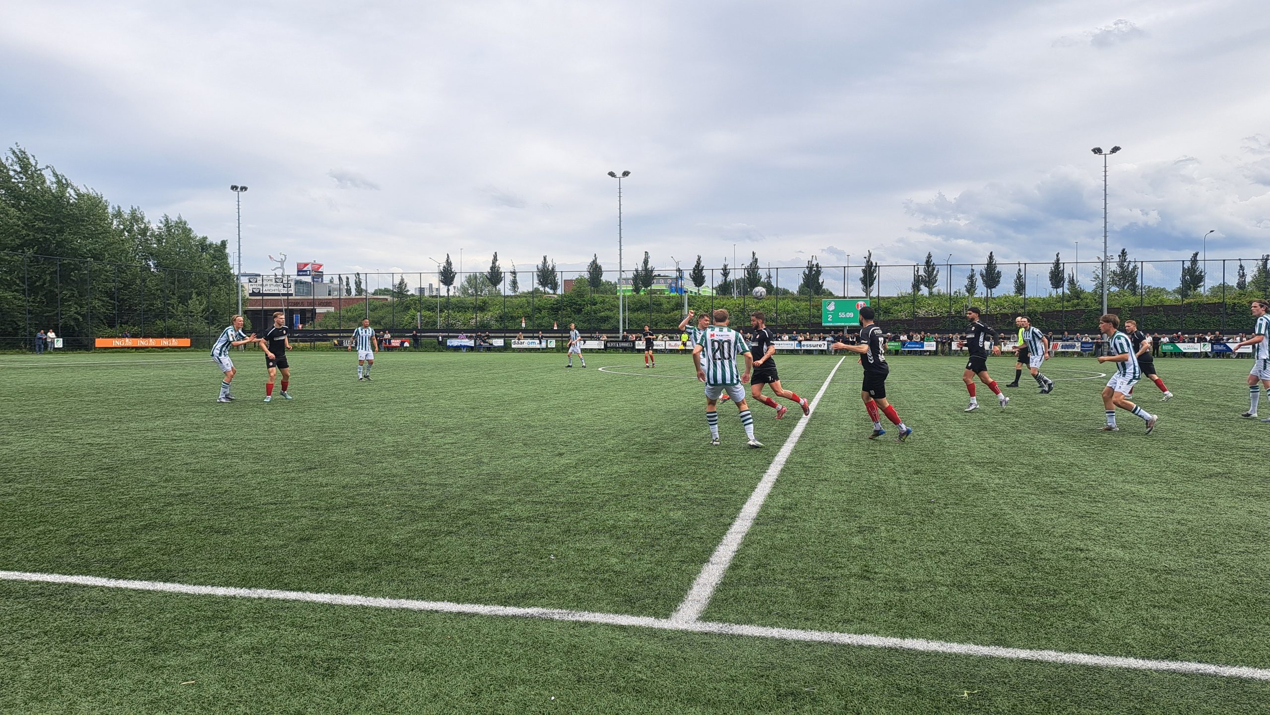 Velocitas 1897 speelt ook volgend seizoen in de eerste klasse na nederlaag op eigen veld