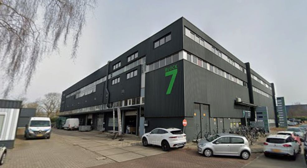 Unit op bedrijventerrein Hoendiep twee maanden op slot: ‘Aanwijzingen voor drugs, fraude, prostituti