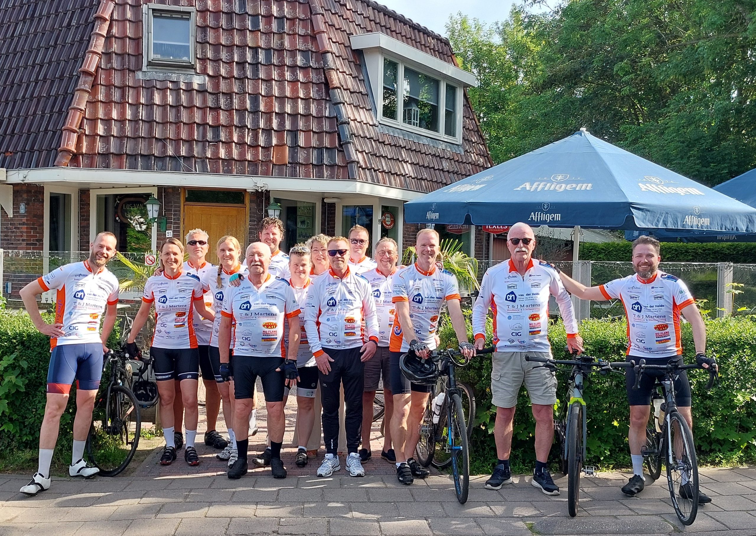 Groningers fietsen 525 kilometer voor kankeronderzoek UMCG