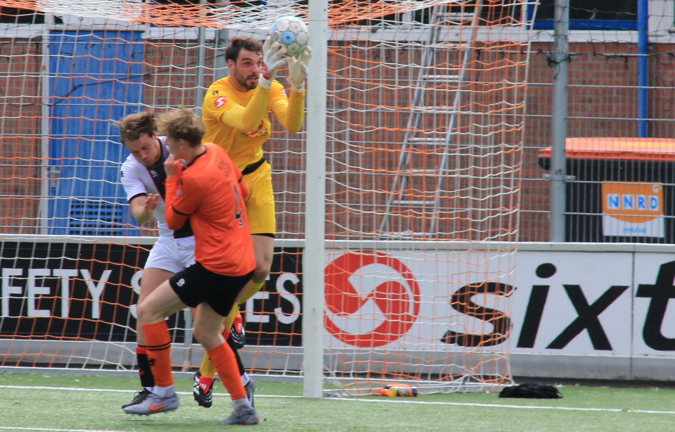 Hazewinkel schiet Gorecht in verlening naar finale, Oranje Nassau daalt af naar tweede klasse