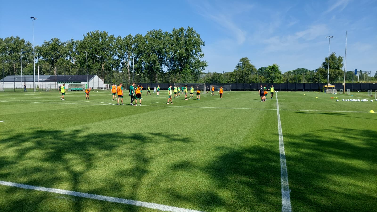 Vertrouwde en nieuwe gezichten tijdens eerste training FC Groningen