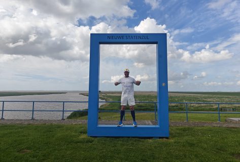Documentaire over monstertriatlon waarmee 30.000 euro werd opgehaald voor UMCG: “Van Cadzand naar Groningen”