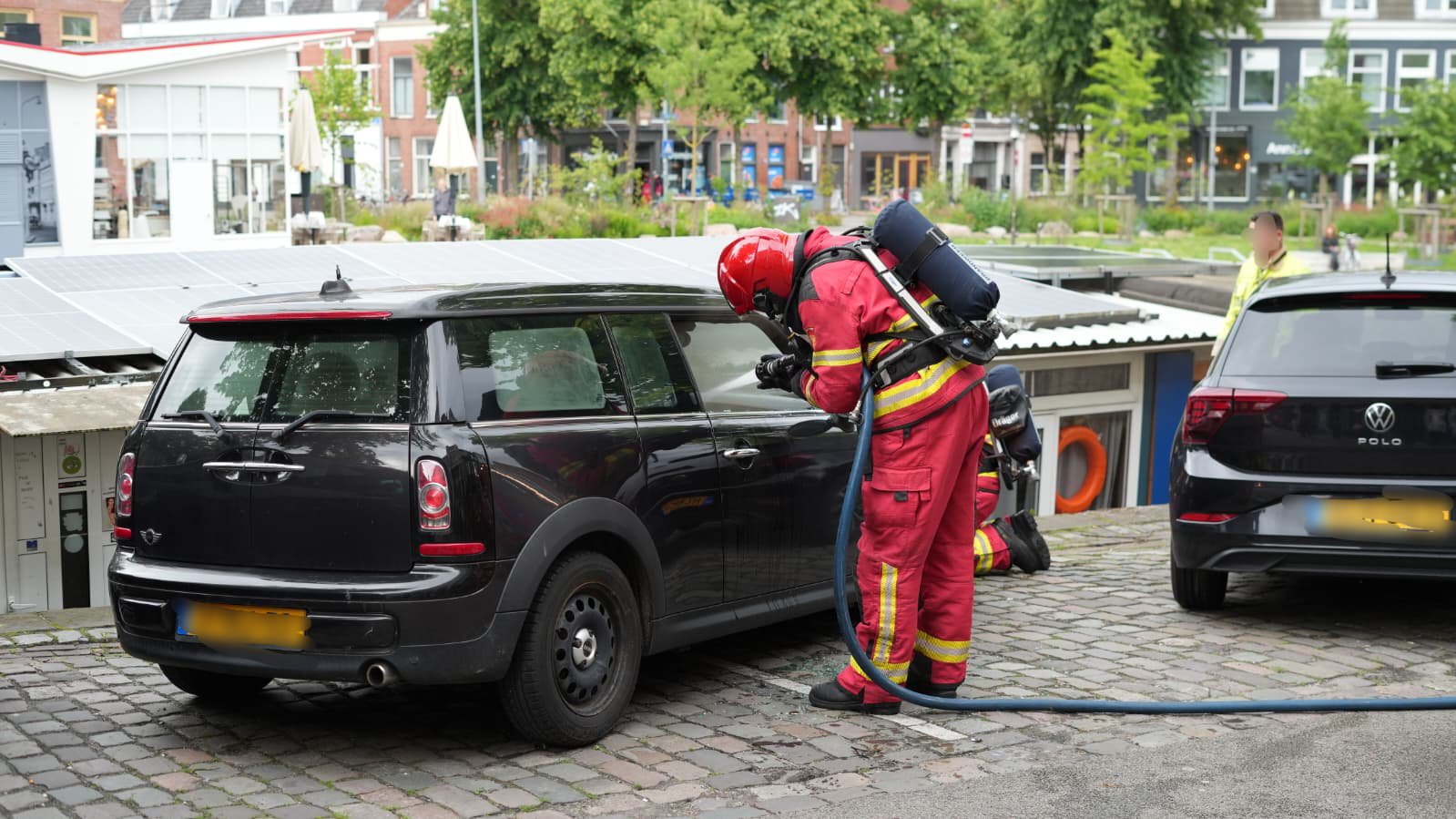 Auto total loss door brand aan Turfsingel