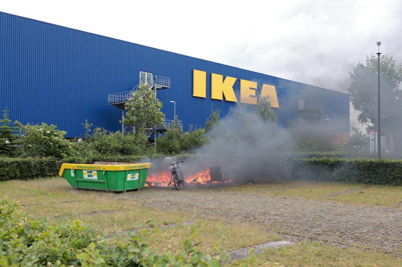 Brand verwoest tent van dakloze man op parkeerterrein Sontplein