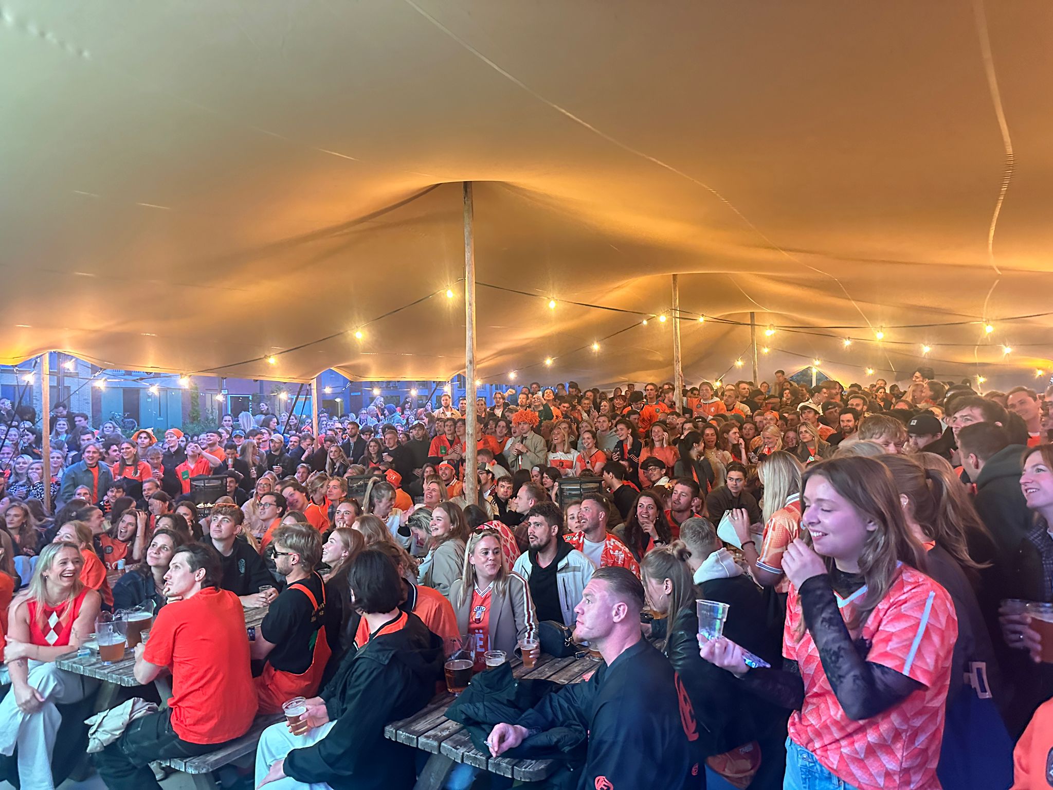 Groningen ziet Oranje met 2-2 gelijkspelen tegen Japan op WK: “Toch wel een domper”